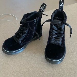 Black TODDLER 1460 VELVET Dr. Martens. Never worn, Like New.  Size 9 US